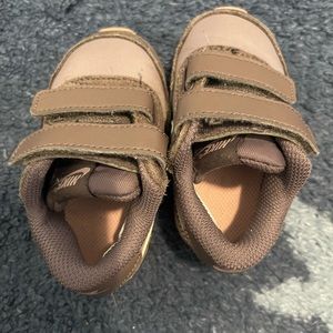 Toddler Nike easy on and off sneakers 4c